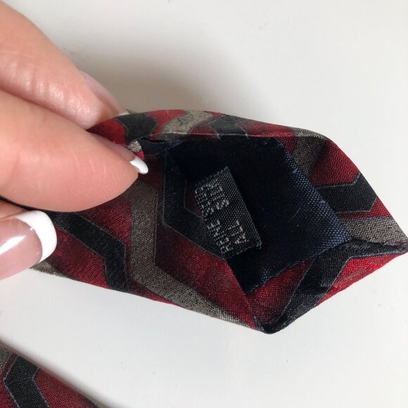 Fratelli Moda Silk Tie Red Black Gray Chevron Pattern Italy Mens Necktie Office - Picture 5 of 8